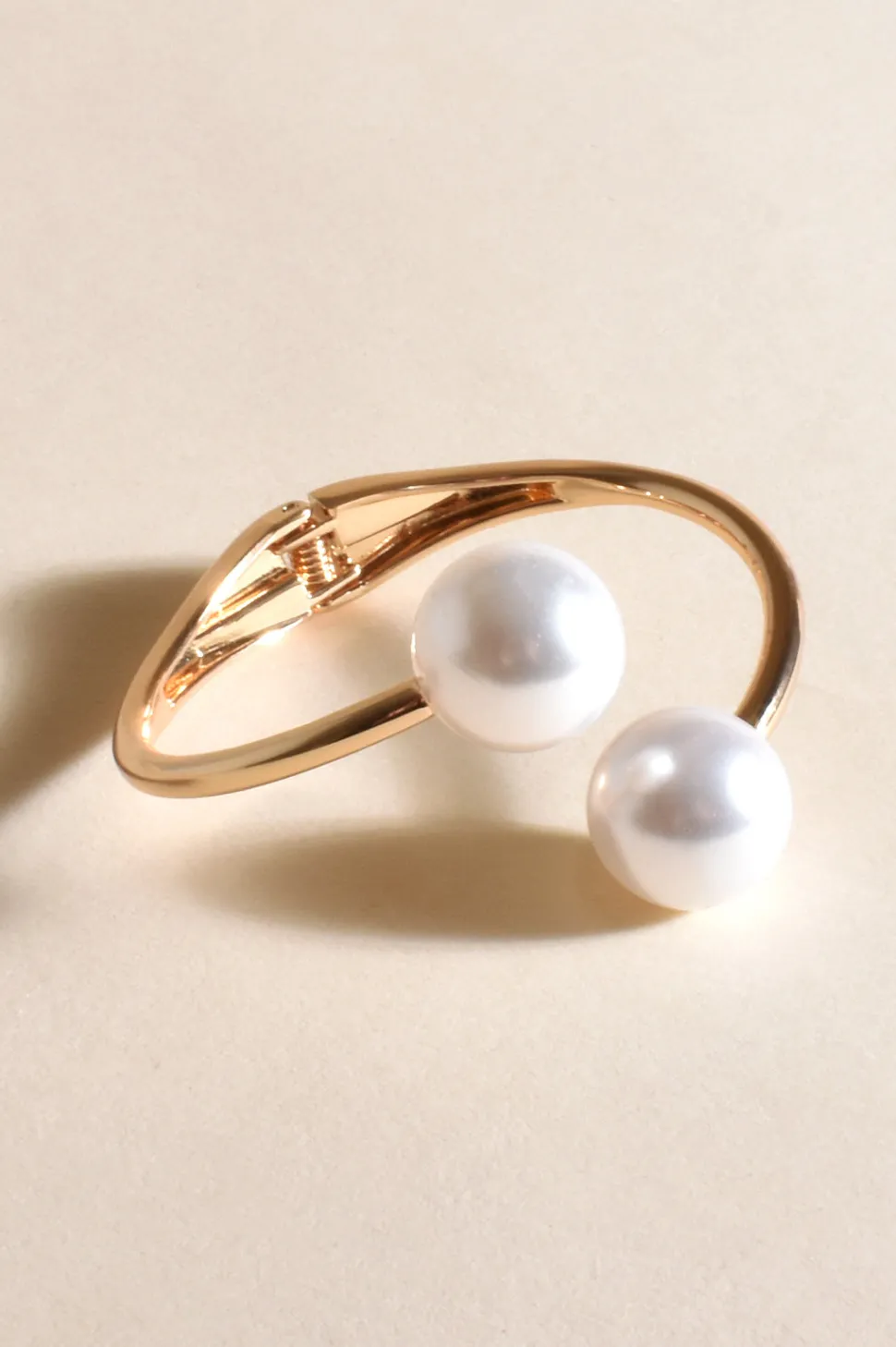 adorne__double_pearl_hing_0.webp Adorne - Double Pearl Hinged Bangle Gold/Cream 1545