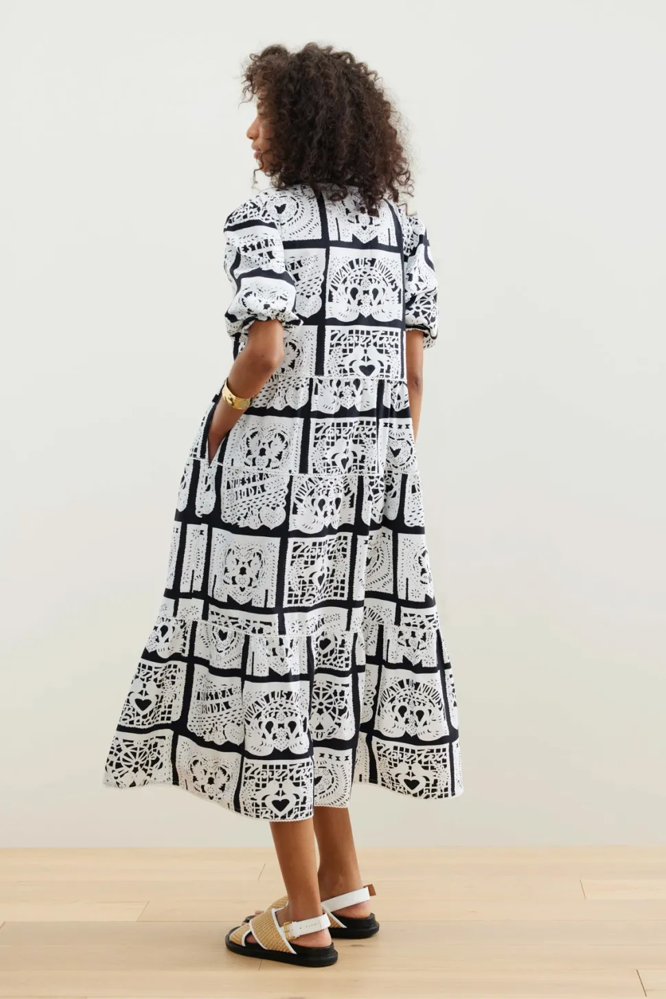 binny__casamiento__flags__4.webp Binny - CASAMIENTO - Flags Black/White - Cotton Shirt Dress