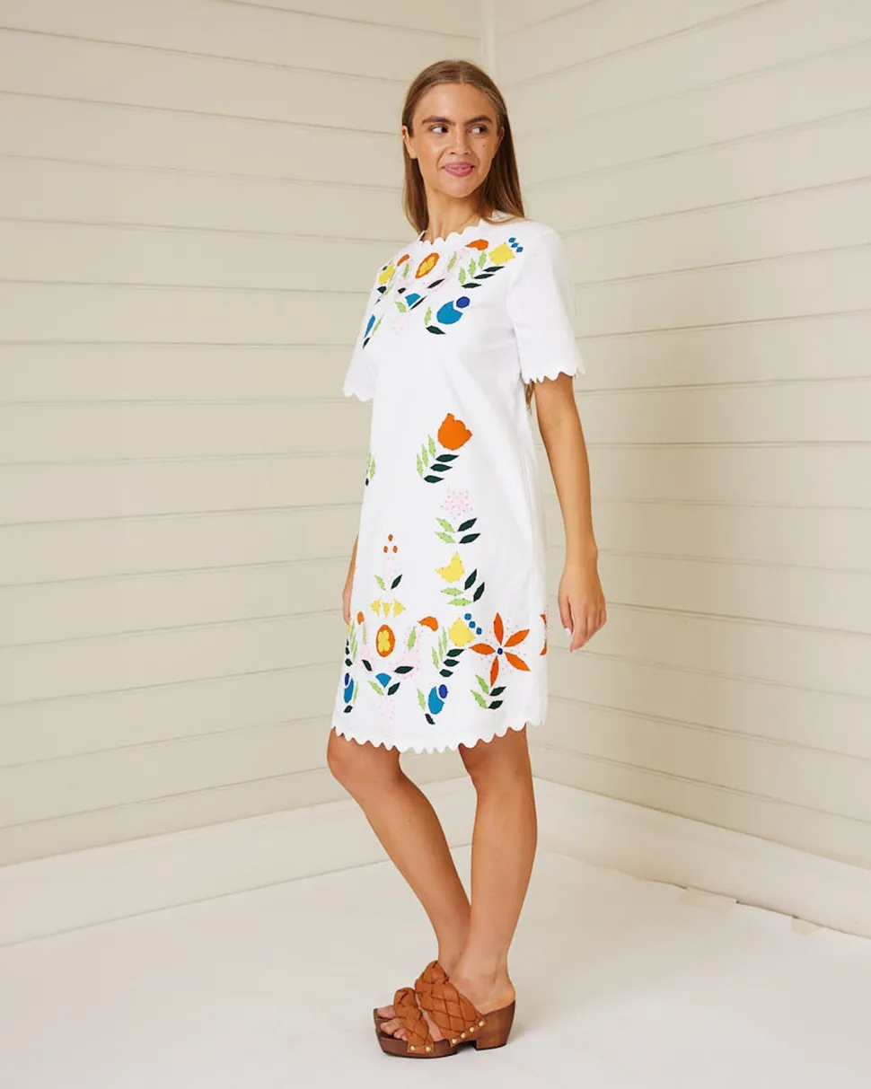 binny__the_quilting_socie_1.webp Binny - THE QUILTING SOCIETY Cotton poplin mini shift dress with applique jumbo ric rac trim detail.