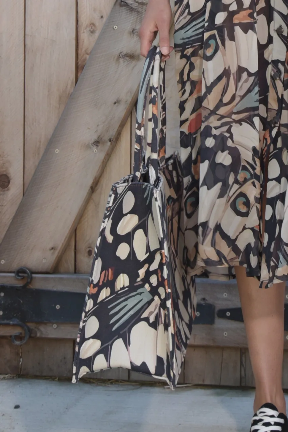 curate__carry_on_tote_bag_2.webp Curate - CARRY ON Tote Bag - Butterfly