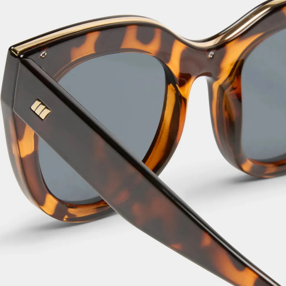 le_specs_sunglasses__air__2-1.webp Le Specs Sunglasses - Air Heart - Tort 1902028