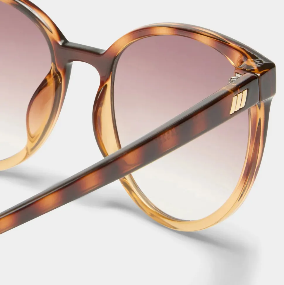 le_specs_sunglasses__arma_2-2.webp Le Specs Sunglasses - Armada - Tort Grad 2452359