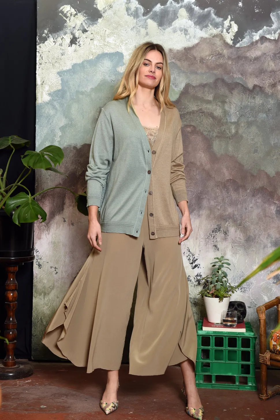 ma_dainty__woylie__pant___4.webp MA Dainty - WOYLIE - Pant - Black, Bran, Soft Green DTY03185 FINAL SALE