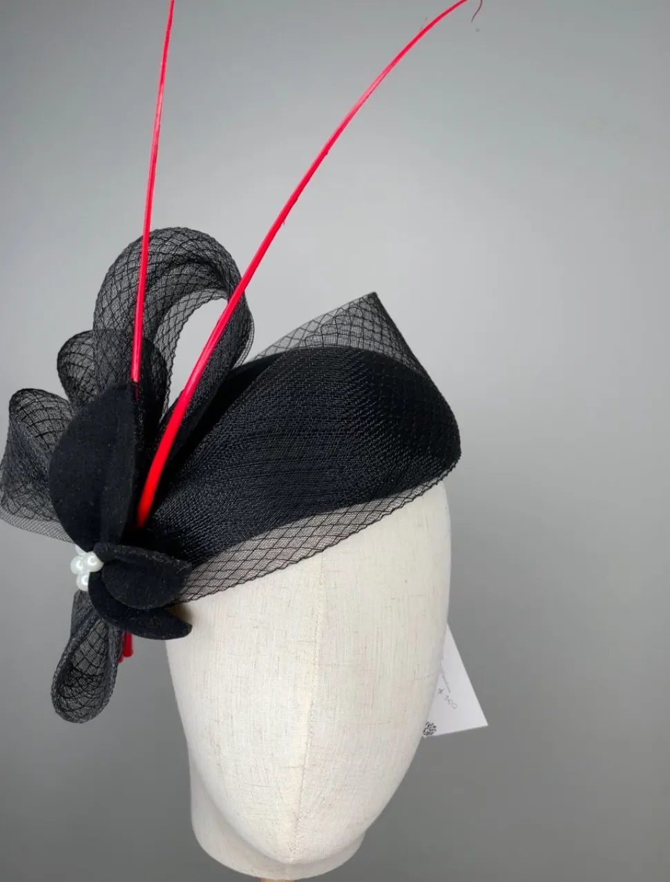 melanie_ferrero__black_fe_0.webp Melanie Ferrero - Black Felt Beret with Red spines