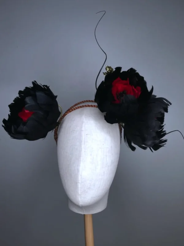 Melanie Ferrero - Black Large Flowers with Red Centre
