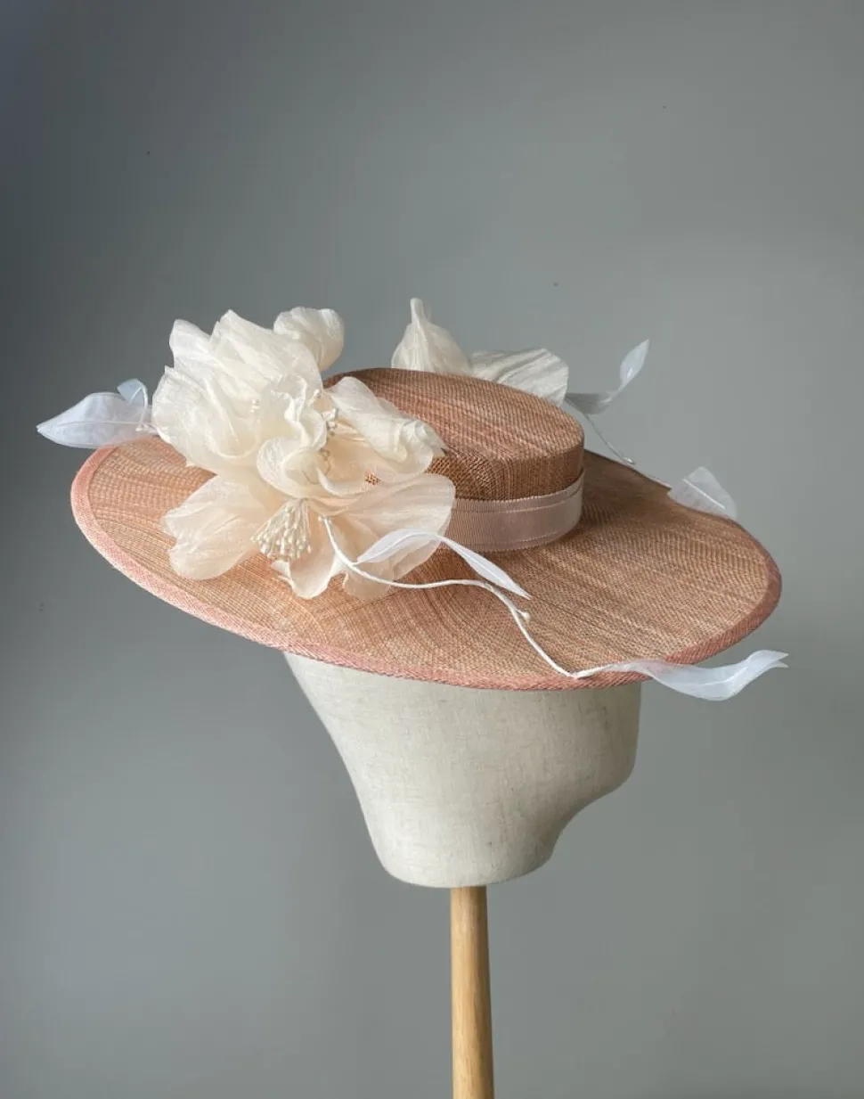 melanie_ferrero__peach_wi_5.webp Melanie Ferrero - Peach with Ivory Floral Hat