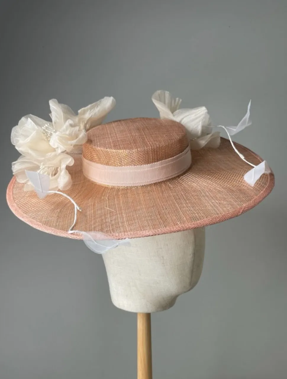 melanie_ferrero__peach_wi_6.webp Melanie Ferrero - Peach with Ivory Floral Hat