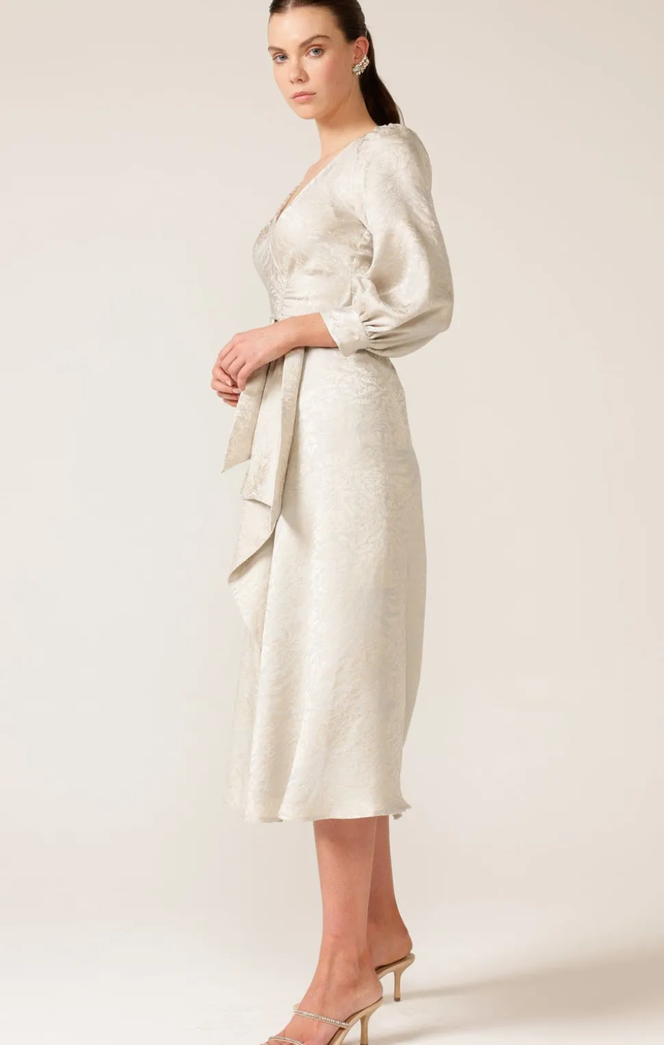 sacha_drake__versailles_w_2.webp Sacha Drake - Versailles Wrap Dress - Oyster Jacquard