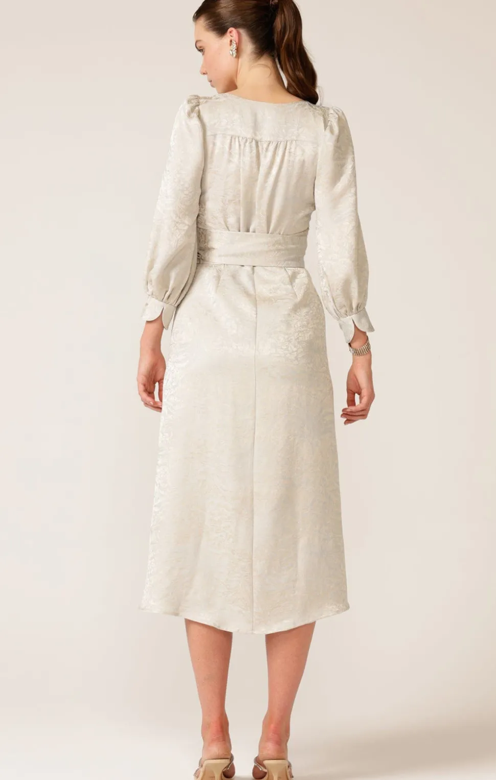 sacha_drake__versailles_w_5.webp Sacha Drake - Versailles Wrap Dress - Oyster Jacquard